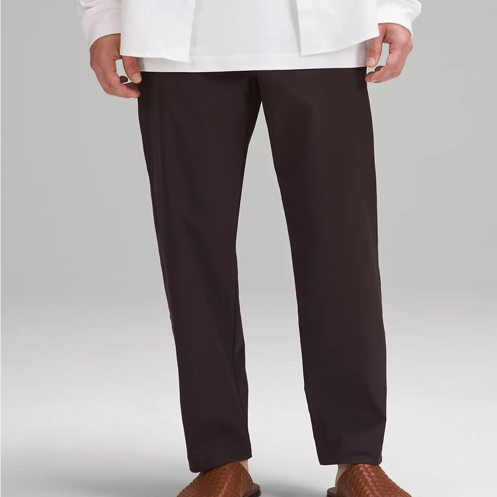 Sold Lululemon Relaxed-Tapered Smooth Twill Trouser Cropped Espresso